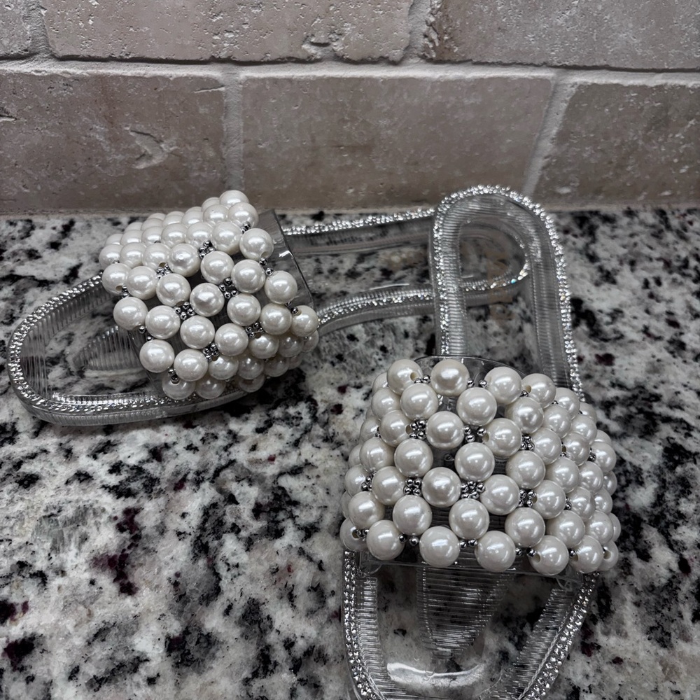 Mudd‎ Elegant Pearl Embellished Silver Sparkly Sandals